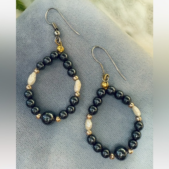 Vintage Hematite and pearl drop teardrop shaped beaded earrings - Picture 3 of 5